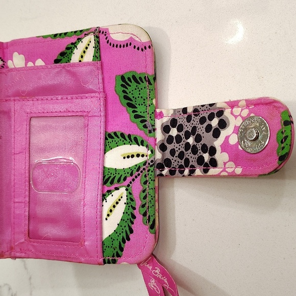 Vera Bradley Priscilla Pink Bi Fold Wallet Retired Print - Picture 4 of 7